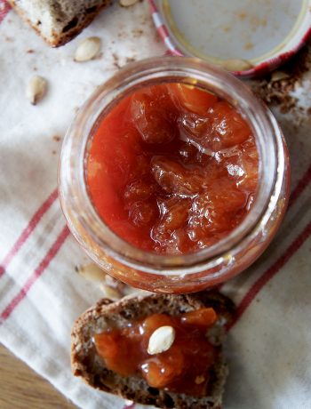 confiture de prunes faite maison à l'ancienne