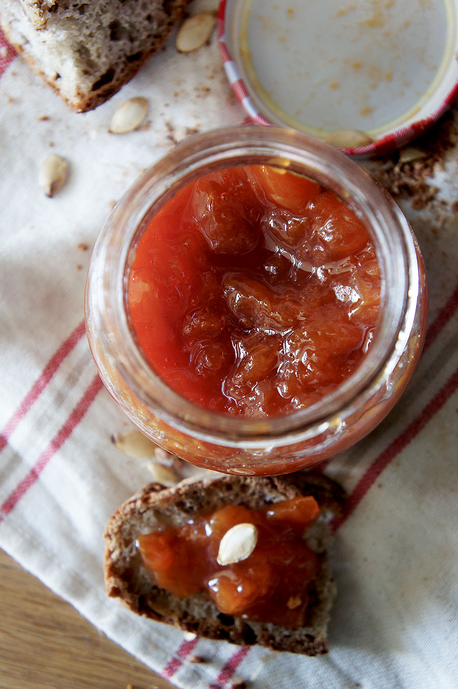 confiture de prunes faite maison à l'ancienne