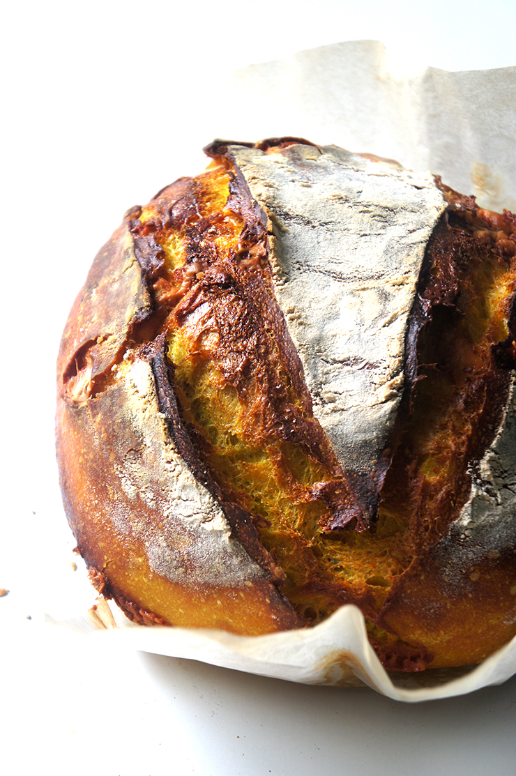 pain au levain et curcuma